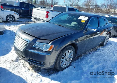 2013 Chrysler 300C Awd z USA, uszkodzony, nr VIN 2C3CCAKT4DH646536